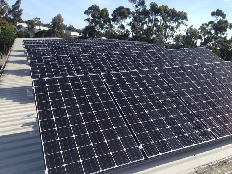 3 ways commercial solar installation gives your business an edge